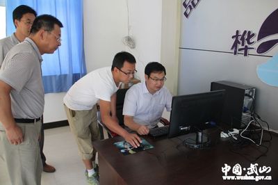 柳选植深入桦林乡检查指导精准扶贫工作